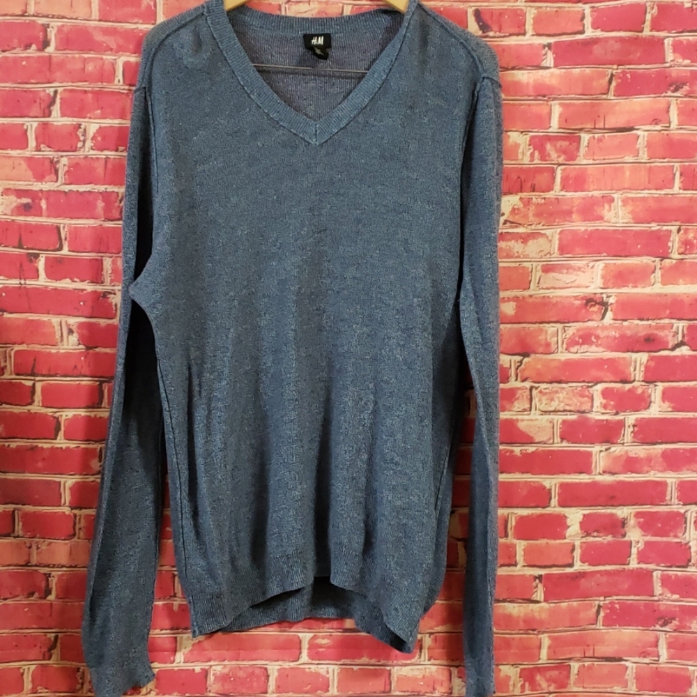 H&M BLUE MEN'S SWEATER SIZE LARGE